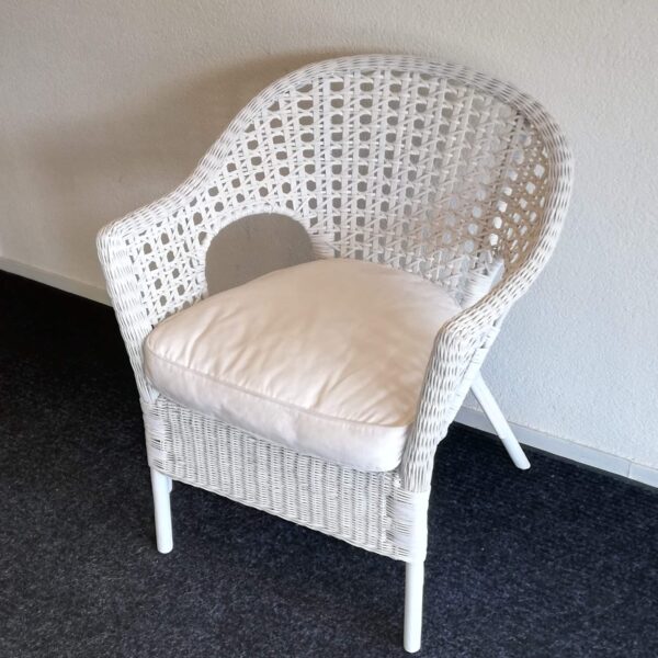 Grote witte rotan fauteuil