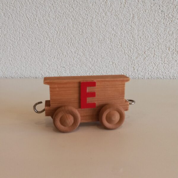 Houten speelgoed treintje met letters
