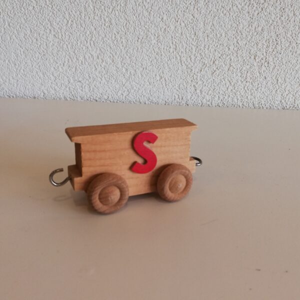 Houten speelgoed treintje met letters