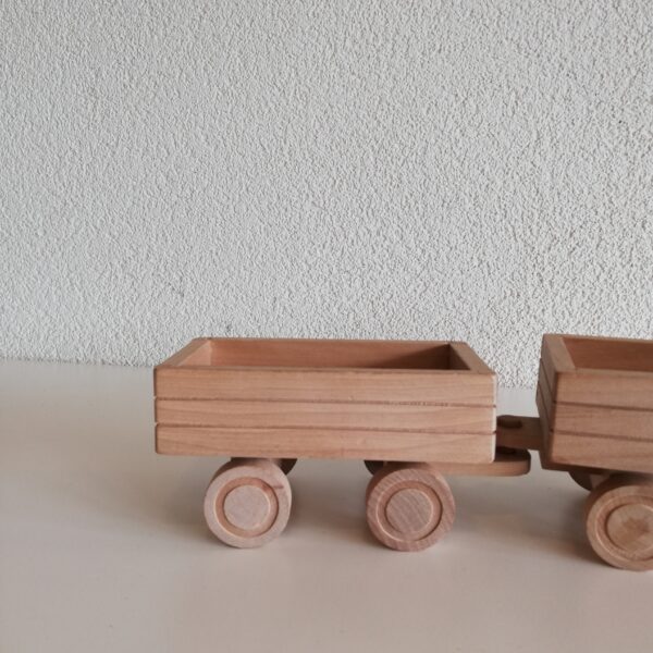 Nieuwe houten speelgoedtrein