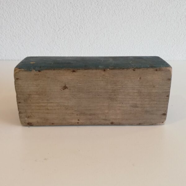 Oude houten doos met schuifdeksel