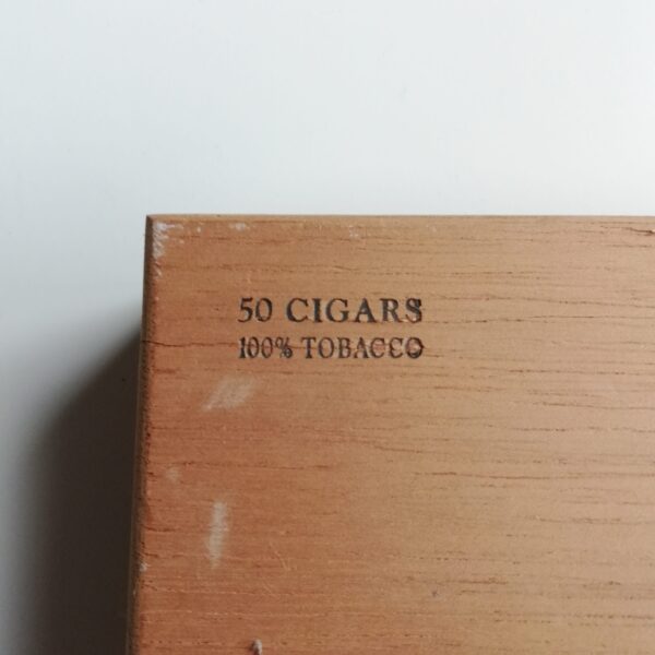 Oude sigarendoos Senoritas Sumatra