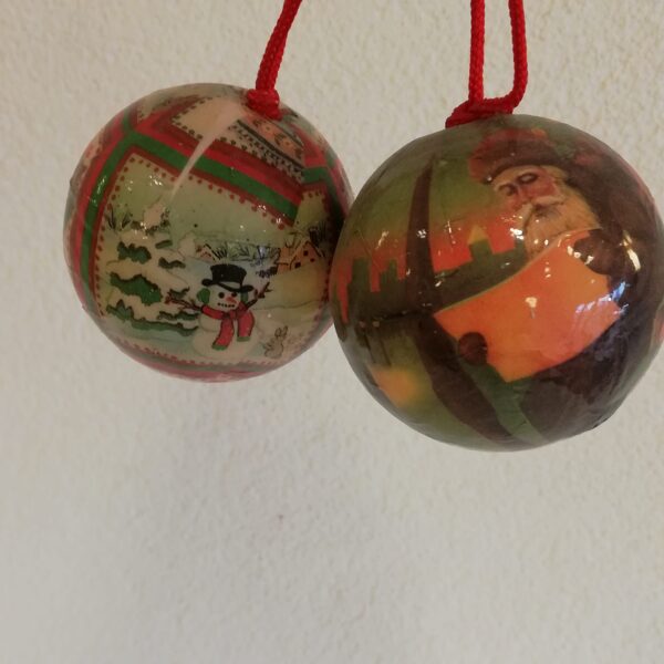 2 oude kerstballen