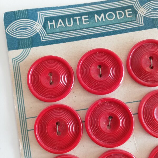 Rode vintage knopen Haute mode